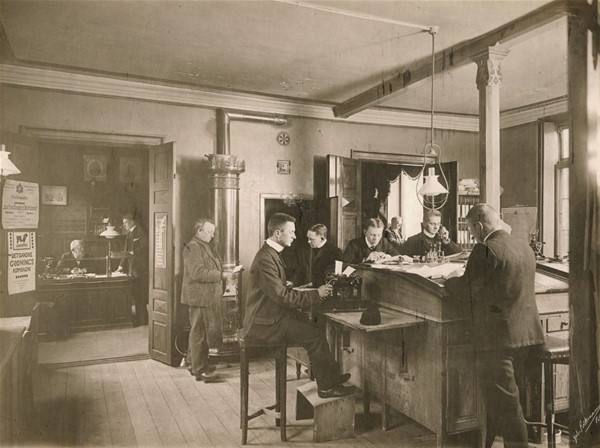 Folkmann foto af kontor, afl. af museumslærer Frede Madsen